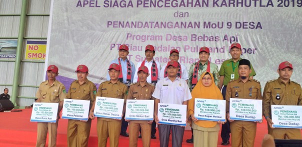 PT Riau Andalan Pulp and Paper (RAPP) memberikan reward kepada 9 Desa/ardi