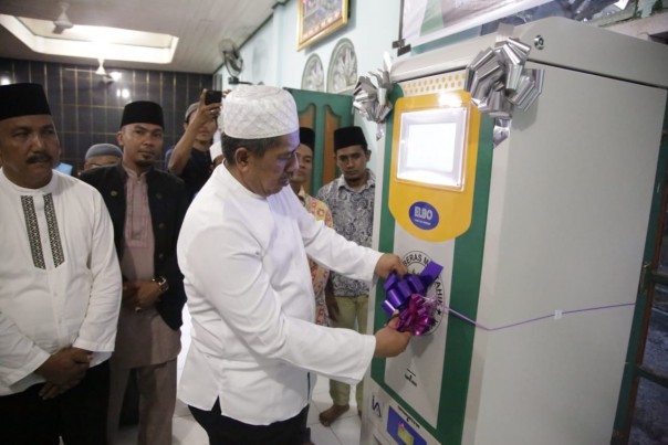 Peuncuran mesin Anjungan Tunai Mandiri (ATM) beras yang kesebela di Kecamatan Pusako yang dihadiri Bupati H Alfedri/lin
