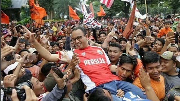 The Jakmania dukung penuh wacana Anies Baswedan siapkan jersey Persija Jakarta untuk PNS (foto/int)