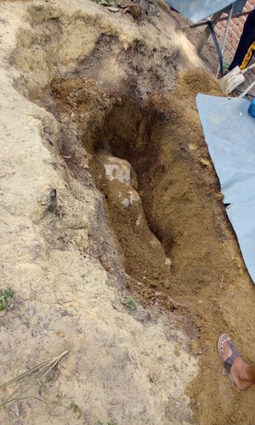 Warga Desa Merbau Kecamatan Bunut Kabupaten Pelalawan dihebohkan dengan ditemukannya sesosok mayat yang dikubur/ardi