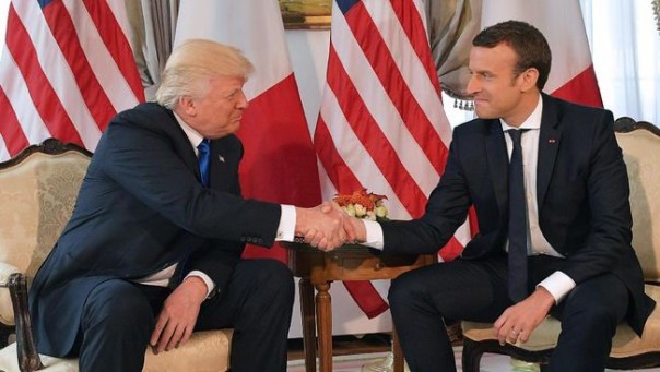 Donald Trump dan  Emmanuel Macron