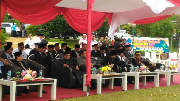 Bupati Mursini, Wabup  Halim, Kapolres  Muhammad Mustofa, saat menghadiri Peringatan HUT Bhayangkara/zar  