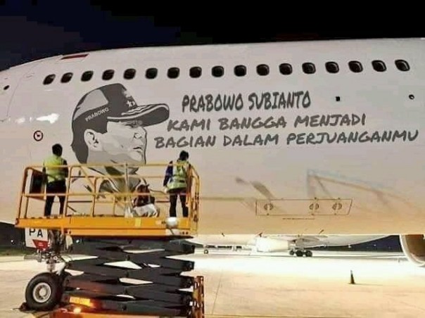 Viral foto editan wajah Prabowo Subianto di pesawat (foto/int)