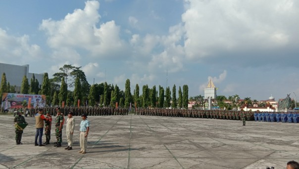 Suasana apel siaga karhutla yang berlangsung di halaman kantor gubernur Riau dan dihadiri oleh Kepala BNPB Doni Monardo, Rabu, 10 Juli 2019