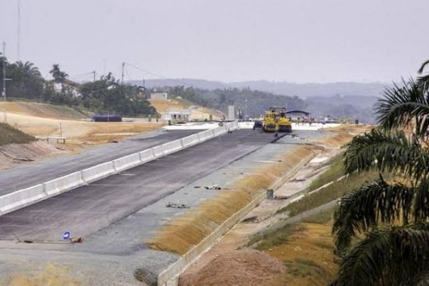 Pengerjaan pembangunan jalan tol Pekanbaru-Dumai