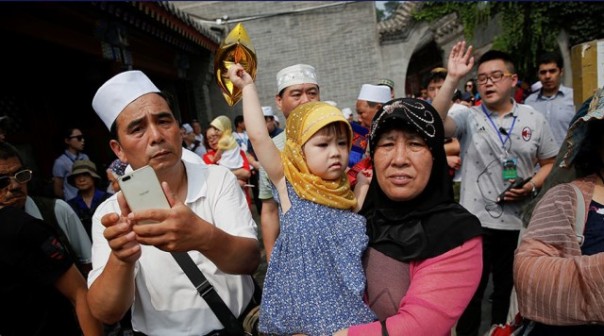 Muslim Uighur yang hidup di bawah tekanan dan perlakuan sewenang-wenang penguasa China. Foto: int 