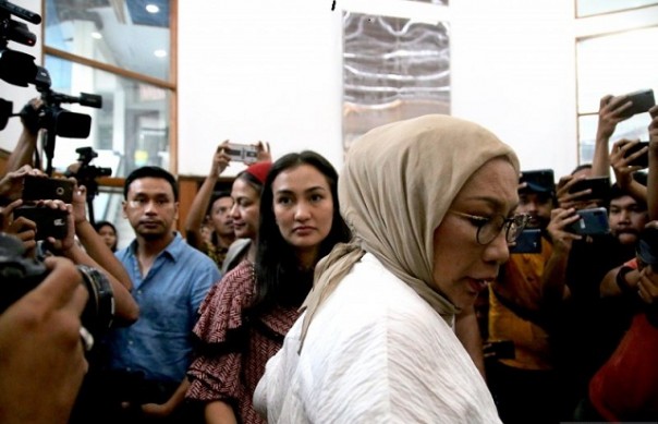 Ratna Sarumpaet dan putrinya Atiqah usai sidang di PN Jakarta Selatan. Foto: int 
