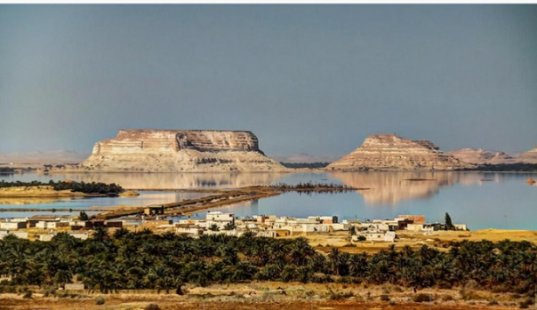 Shali Siwa nan eksotis meski berada di tengah Gurun Sahara. Tempat ini disebut-sebut jadi tempat pemandian idola Ratu Mesir Cleopatra. Foto: int  