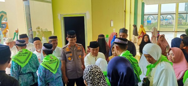Bupati Pelalawan melepas keberangkatan JCH Pelalawan menuju Embarkasi Antara di Pekanbaru/ardi
