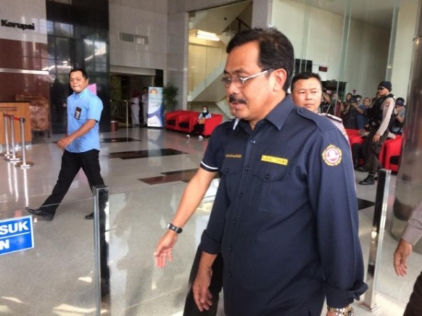 Gubernur Kepri Nurdin Basirun saat sampai di Gedung KPK untuk menjalani proses hukum. Foto: int 
