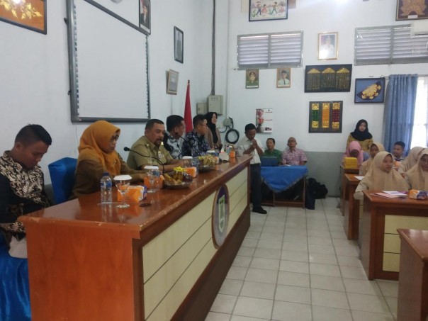 Wagub Riau Edy Natar membuka acar pelatihan jurnalistik FWL di SMA Negeri 1 Pekanbaru