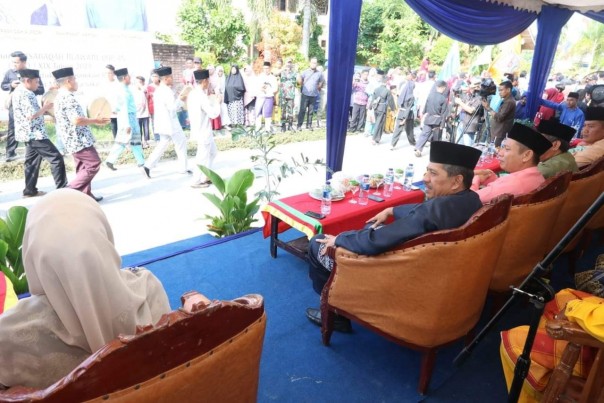 Bupati Siak Alfedri melepas peserta Pawai Taaruf Musabaqah Tilawatil Quran (MTQ) Tingkat Kabupaten Siak XIX Tahun 2019/lin