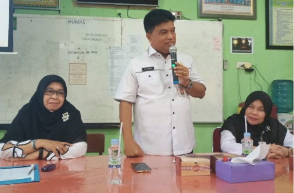 Kepala Dinas Pendidikan Kota Pekanbaru, Abdul Jamal, Kabid Pembinaan SMP Nurbaiti MPd, dan Kasi Kurikulum SMP Hj Kamalasia Rio Nita MPd 