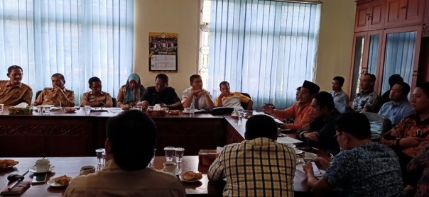 DPRD Pelalawan menggelar hearing dengan seluruh pihak perusahaan pemegang HTI di Kabupaten Pelalawan/ardi