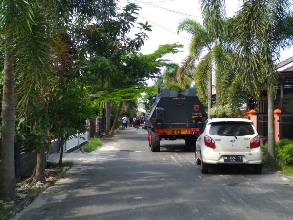Polisi kerahkan kendaraan taktis Barracuda pasca saling tembak polisi dengan Satriandi Cs (foto/amri)