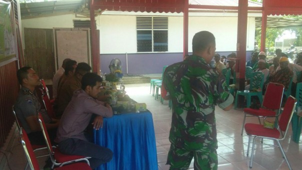 Babinsa Rayon Militer 08/Tandun Berikan Penjelasan Tentang Dampak Negatif Membakar Lahan (foto/istimewa)