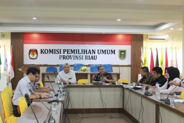 Rakor KPU Riau dengan tiga kabupaten 