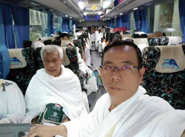 JCH Bengkalis saat berada di atas bus menuju Kota Makkah/hari/ist