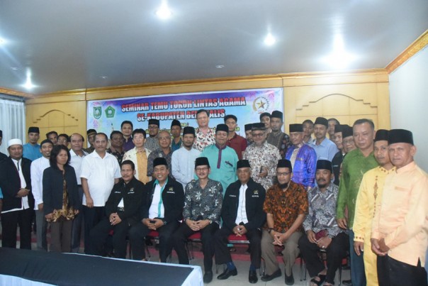 Forum Kerukunan Umat Beragama (FKUB) Kabupaten Bengkalis menggelar Seminar  Temu Tokoh Lintas Agama/hari