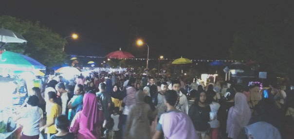 Ribuan masyarakat di Pulau Bengkalis, tumpah ruah melihat acara car free night