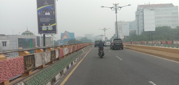 Kabut asap melanda Kota Pekanbaru hari ini, Selasa, 30 Juli 2019.
