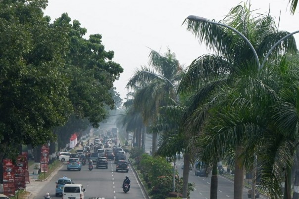 Kota Pekanbaru diselimuti kabut asap akibat dari kebakaran hutan dan lahan (karhutla)