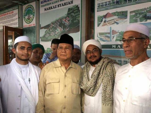 Prabowo Subianto bersama petinggi FPI. Foto: int 