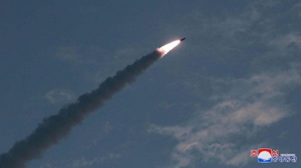 Peluncuran Rudal Balistik Korea Utara (KCNA/via REUTERS)