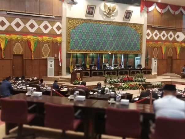 Rapat paripurna DPRD Riau pengesahan perda RPJMD Riau