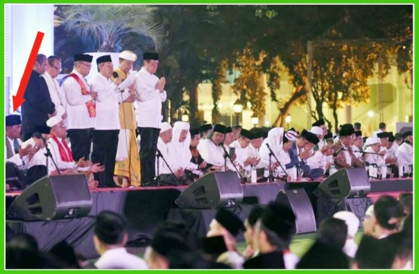 Ketua PWNU Riau Rusli Ahmad (paling kiri) hadir dalam kegiatan Doa Kebangsaan di Istana Negara, Kamis 1 Agustus 2019 malam kemarin. Foto: ist 