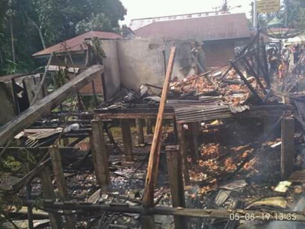 Rumah warga Desa Seberang Pantai yang hngus terbakar/zar