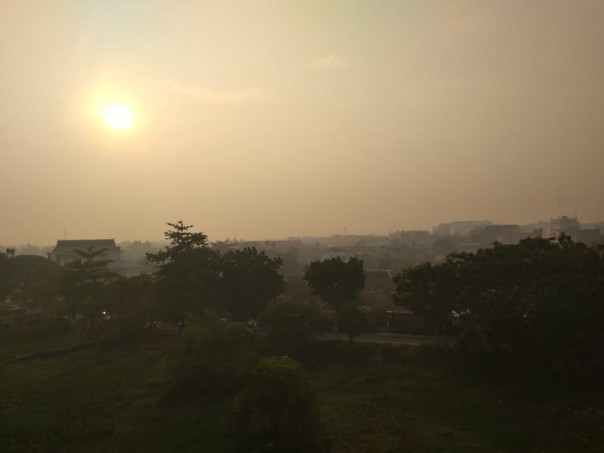 Hotspot di sejumlah wilayah Riau berakibat munculnya kabut asap di Pekanbaru (foto/int)