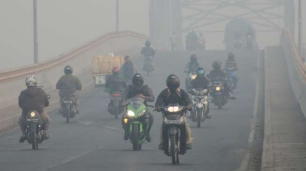Lebih dari 900 warga Pekanbaru menderita ISPA disinyalir dampak dari kabut asap kebakaran hutan dan lahan (foto/ilustrasi)