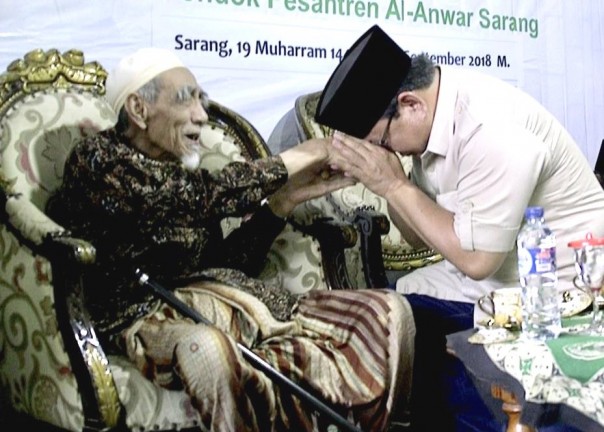 Foto Ketum Gerindra Prabowo Subianto bersama KH Maimoen Zubair atau biasa disapa Mbah Moen 