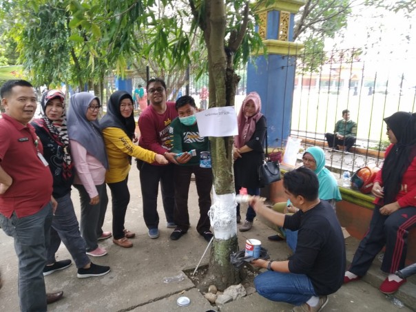  Gotong royong Setwan DPRD Kuansing di lapangan Limuno Teluk Kuantan/zar