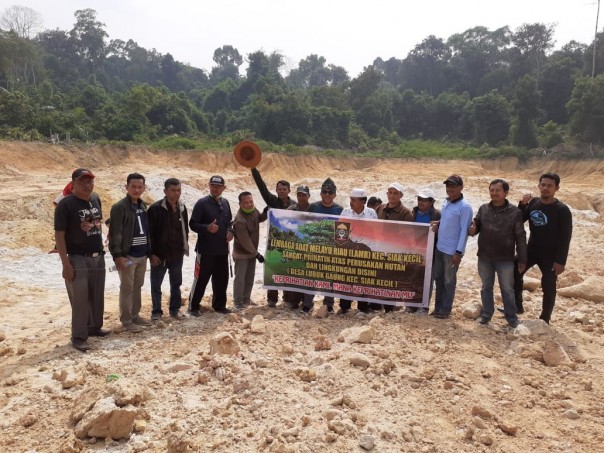 DPP Laskar Melayu Bersatu (LMB) Riau kutuk oknum yang melakukan pengerukan tanah Perbukitan di Desa Lubuk Gaung/hari