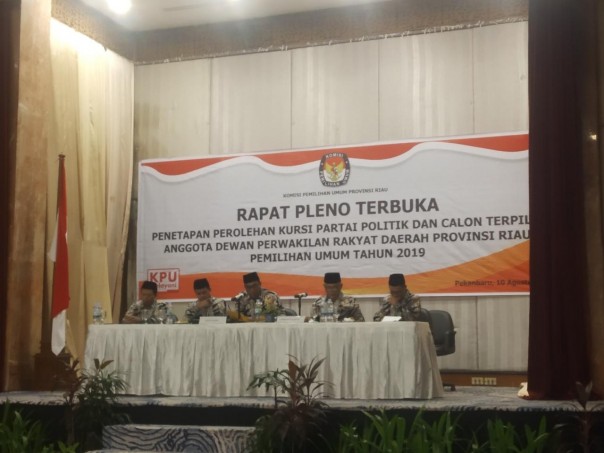 Sidan terbuka penetapan calon anggota DPRD Riau dan perolehan kursi partai politik