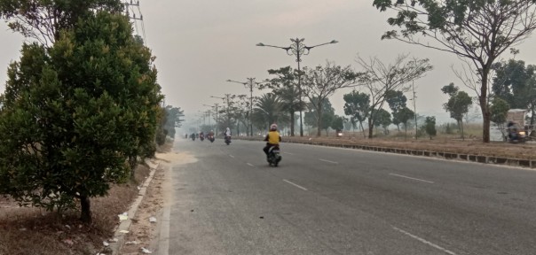 Kabut asap cukup pekat melanda Kota Pekanbaru