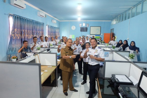 Wakil Bupati Kabupaten Inhil, H Syamsuddin Uti kunjungi Kantor KSOP Tembilahan, Senin (12/8/2019) siang./ADV