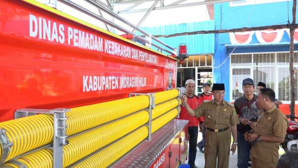 Bupati Inhil, HM Wardan melakukan peninjauan terhadap kesiapsiagaan personel Pemadam Kebakaran /ADV