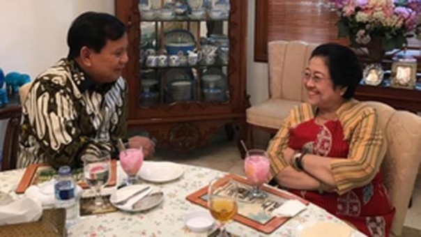 Megawati Soekarnoputri saat menjamu Prabowo Subianto di kediamannya Jalan Teuku Umar Jakarta, beberapa waktu lalu. Foto: int 