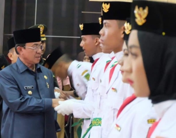 HM Wardan mengukuhkan Pasukan Pengibar Bendera (Paskibra) Kabupaten Inhil Tahun 2019/ADV