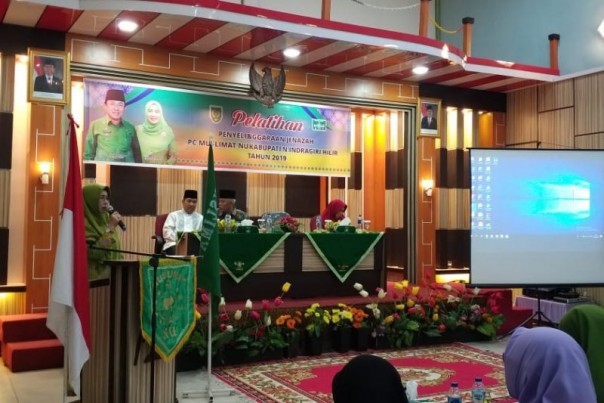Ketua PC Muslimat NU Kabupaten Inhil, Hj Zulaikhah Wardan  saat membuka pelatihan/ADV