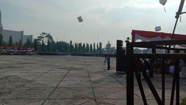 Suasana upacara peringatan HUT RI ke 74 di Pemprov Riau