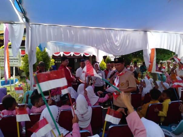 Sekitar 500 anak Yatim dan Dhuafa berkumpul di halaman kantor Kesatuan Bangsa dan Politik (Kesbangpol) Kabupaten Indragiri Hilir /rgo