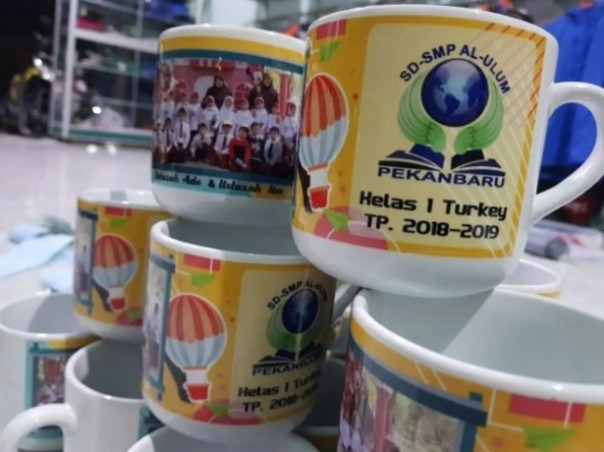 Baunk Art Pekanbaru berikan harga murah spesial kemerdekaan untuk setiap pembelian 100 mug (foto/istimewa)