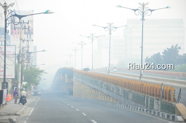 Terlihat asap pekat menyelimuti Kota Pekanbaru, Sabtu, 24 Agustus 2019 pagi. Foto. Dok Riau24.com
