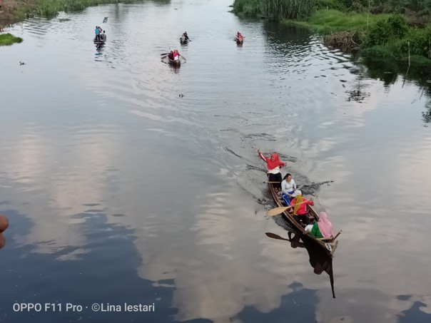 Pacu Sampan Tradisional di Muara Bungkal Sungai Mandau Siak/lin
