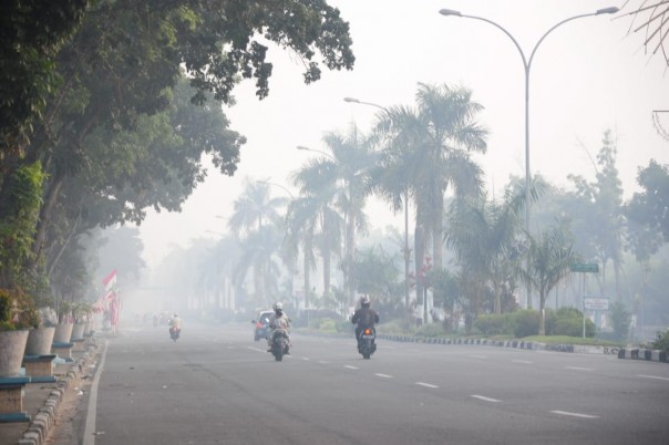 Kabut asap pekat menyelimuti Pekanbaru