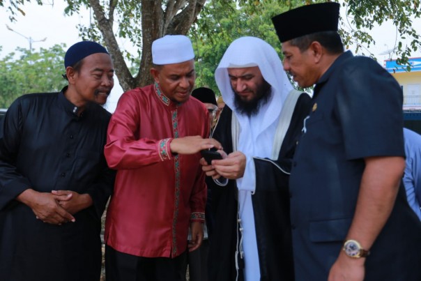 Bupati Siak H Alfedri bersama Syekh DR. Abdurrahman Bin Muhammad Amin Bin Qosim Thalib/lin